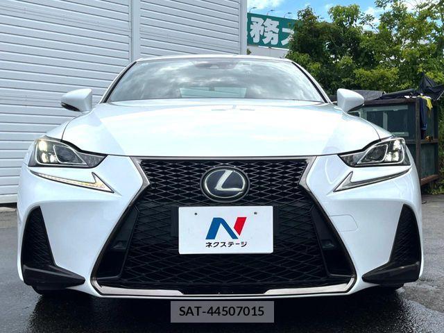 Lexus IS 2018-10 8438349-14