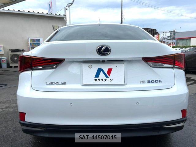 Lexus IS 2018-10 8438349-15