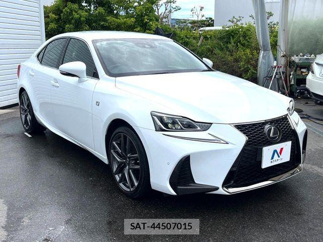 Lexus IS 2018-10 8438349-16