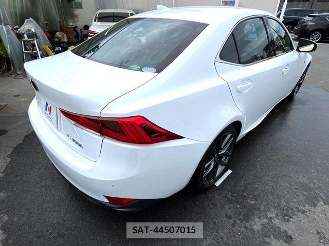 Lexus IS 2018-10 8438349-17