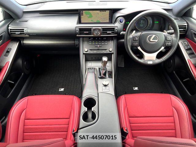 Lexus IS 2018-10 8438349-1