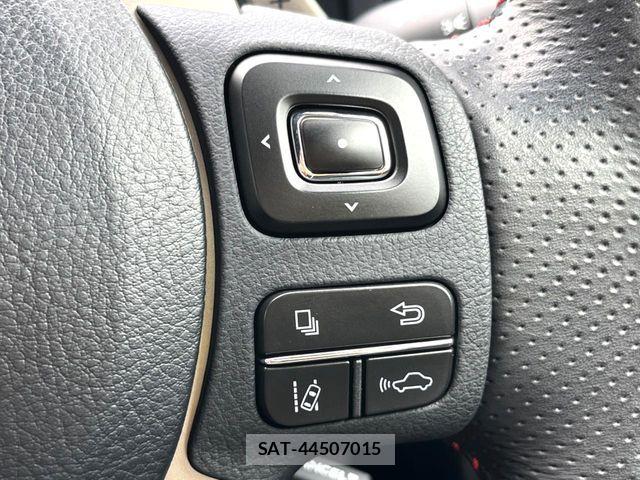 Lexus IS 2018-10 8438349-4