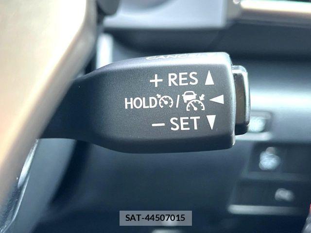 Lexus IS 2018-10 8438349-5