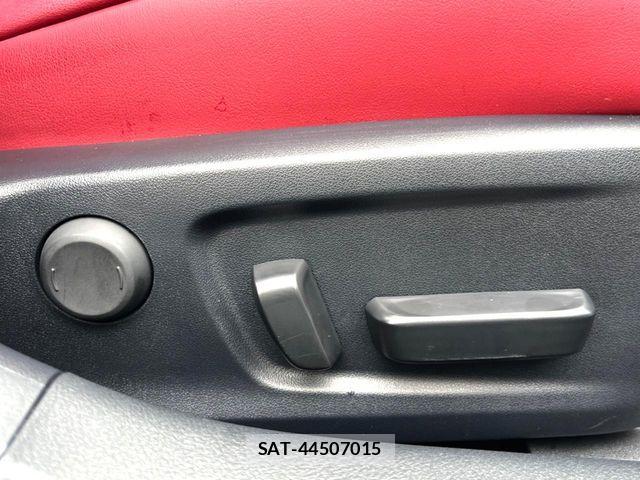 Lexus IS 2018-10 8438349-7