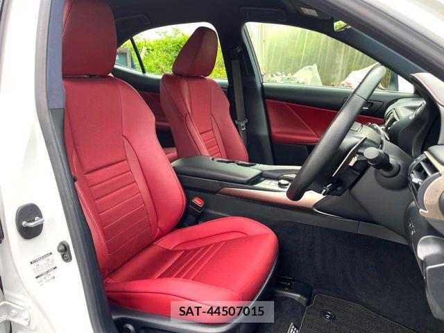 Lexus IS 2018-10 8438349-8