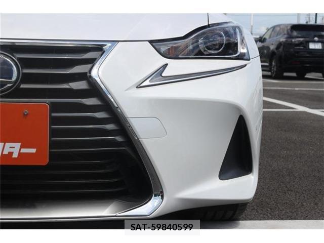 Lexus IS 2018-03 8525516-9