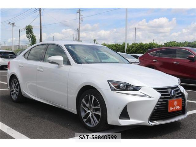 Lexus IS 2018-03 8525516-11