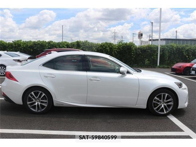 Lexus IS 2018-03 8525516-12