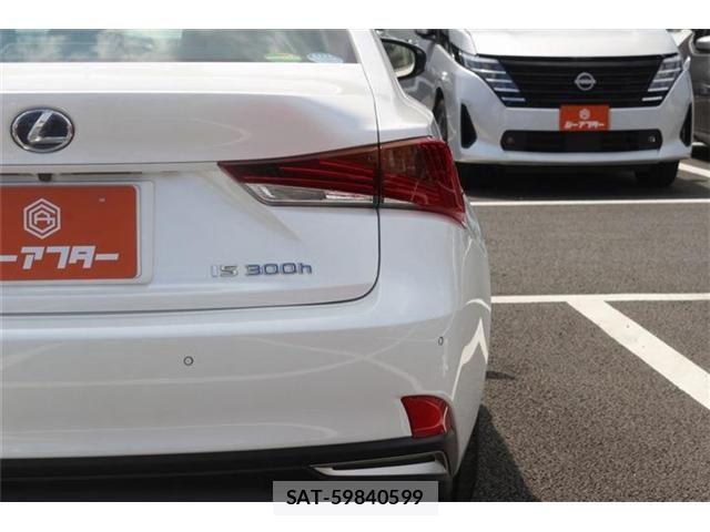 Lexus IS 2018-03 8525516-15