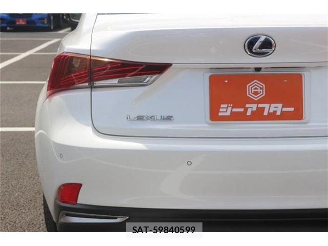 Lexus IS 2018-03 8525516-16