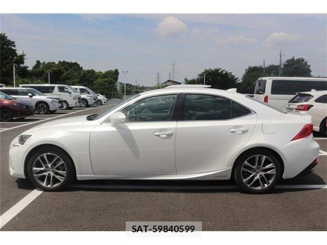 Lexus IS 2018-03 8525516-18
