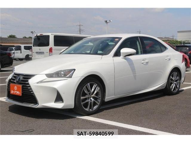 Lexus IS 2018-03 8525516-19