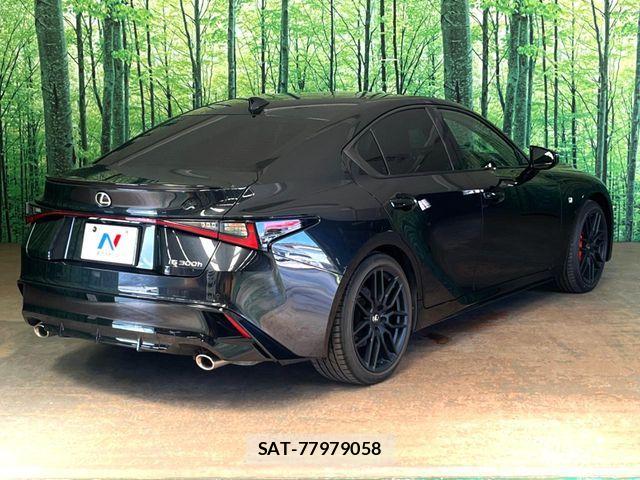Lexus IS 2023-02 8525506-17