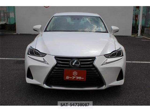 Lexus IS 2017-04 8525512-10