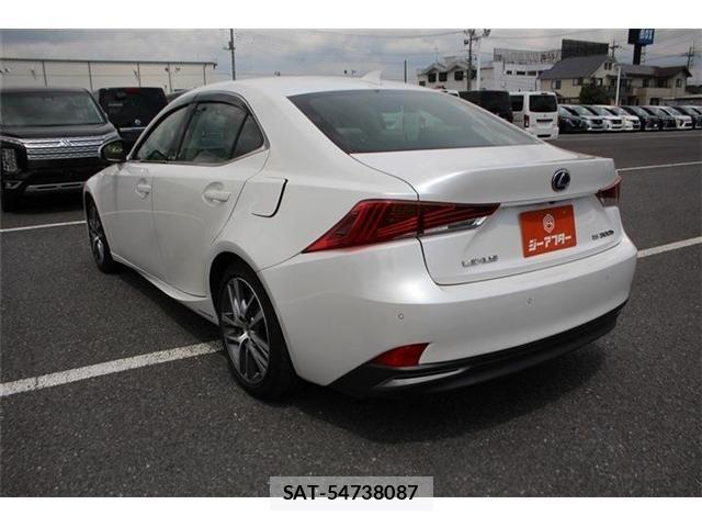Lexus IS 2017-04 8525512-13