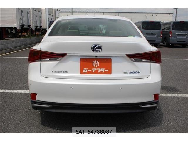 Lexus IS 2017-04 8525512-14