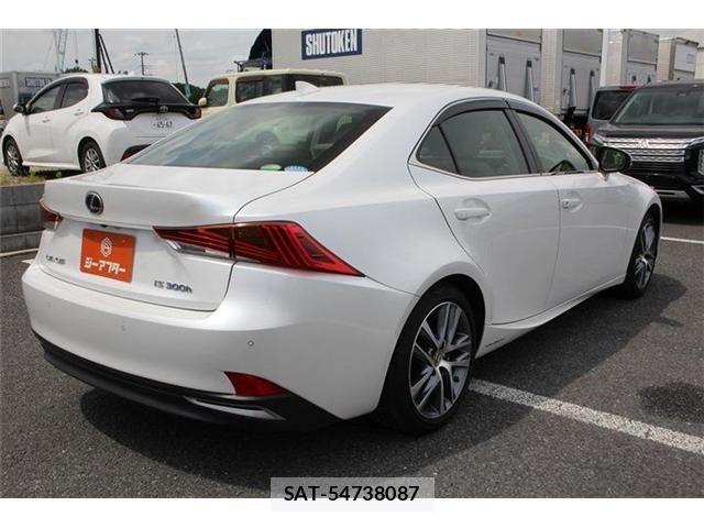 Lexus IS 2017-04 8525512-15