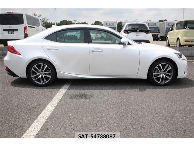 Lexus IS 2017-04 8525512-16