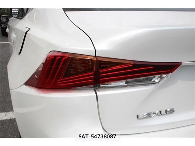 Lexus IS 2017-04 8525512-26
