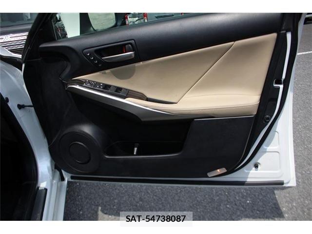 Lexus IS 2017-04 8525512-29