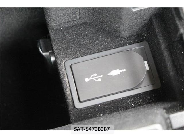 Lexus IS 2017-04 8525512-8