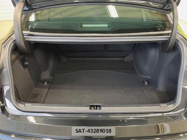 Lexus IS 2020-11 8525504-11