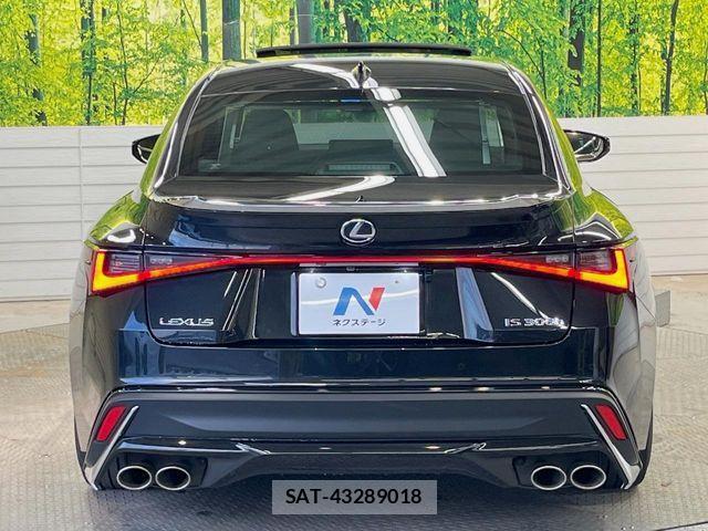 Lexus IS 2020-11 8525504-15