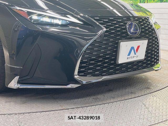 Lexus IS 2020-11 8525504-3