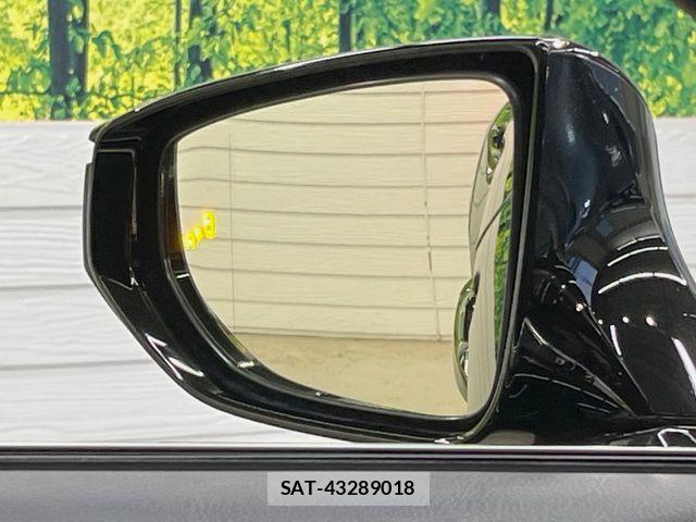 Lexus IS 2020-11 8525504-6