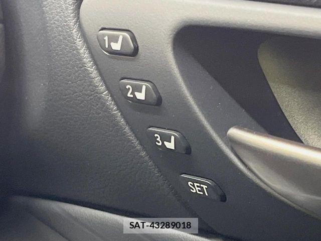 Lexus IS 2020-11 8525504-8