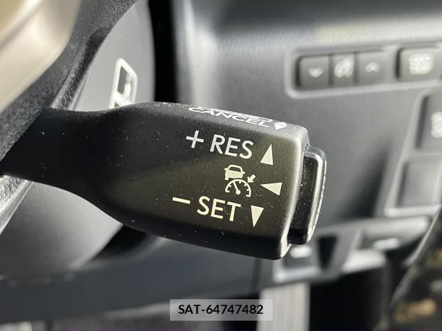 Lexus IS 2016-03 8562436-12