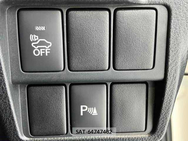 Lexus IS 2016-03 8562436-13