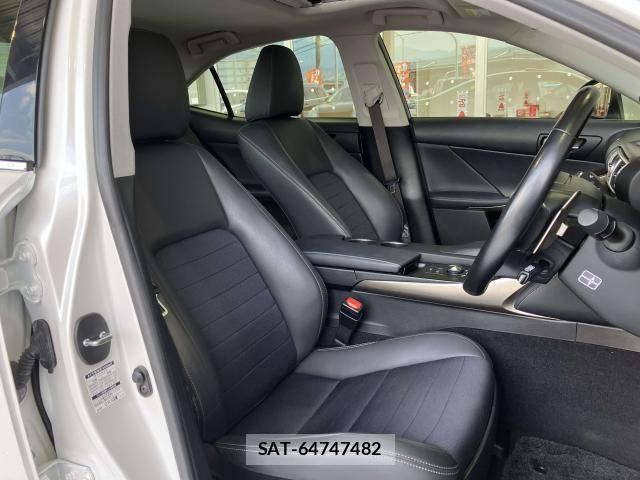 Lexus IS 2016-03 8562436-14