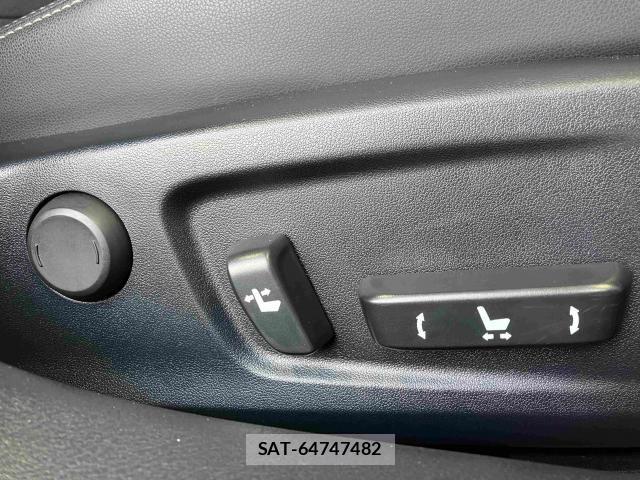 Lexus IS 2016-03 8562436-15