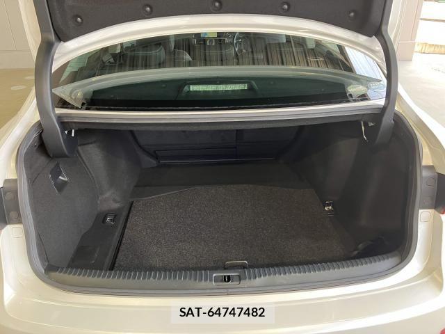 Lexus IS 2016-03 8562436-17