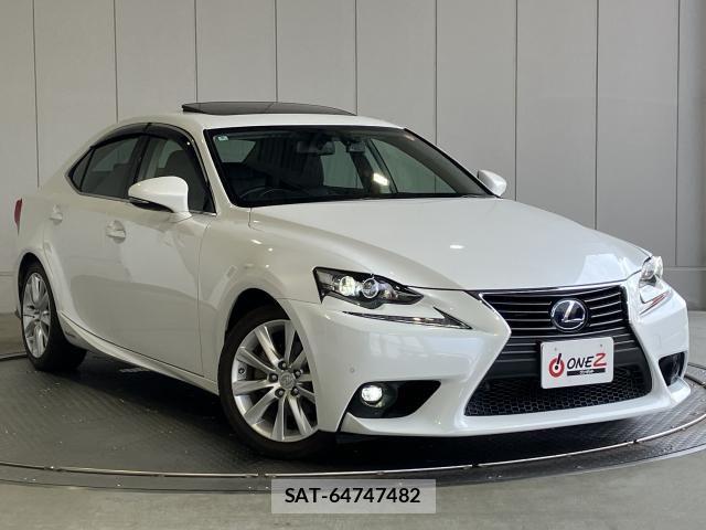 Lexus IS 2016-03 8562436-20