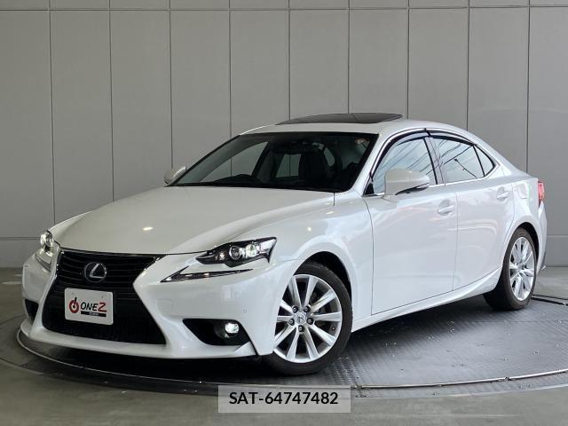 Lexus IS 2016-03 8562436-22