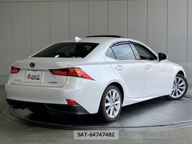 Lexus IS 2016-03 8562436-23
