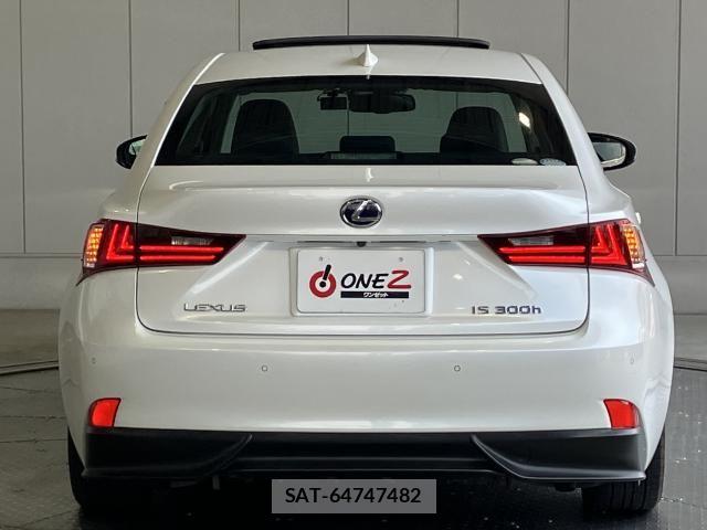 Lexus IS 2016-03 8562436-24