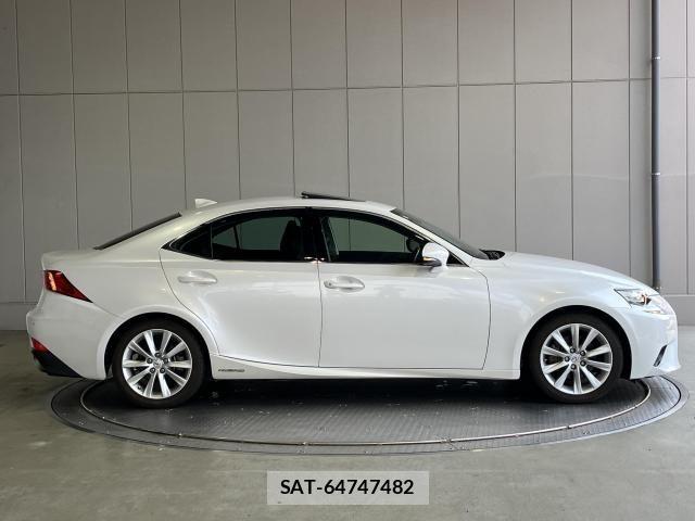 Lexus IS 2016-03 8562436-26