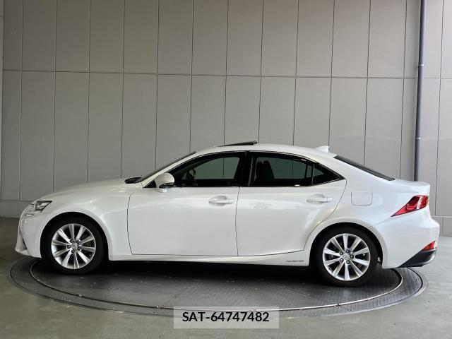 Lexus IS 2016-03 8562436-27