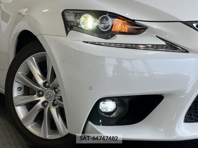 Lexus IS 2016-03 8562436-28