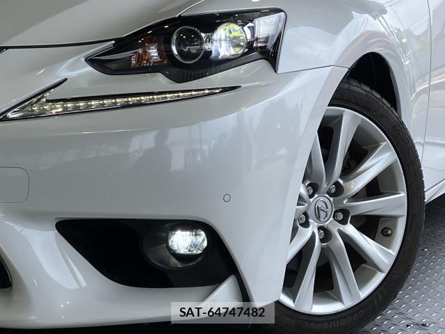 Lexus IS 2016-03 8562436-3