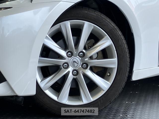 Lexus IS 2016-03 8562436-4