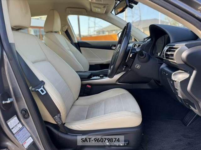 Lexus IS 2014-03 8562437-15