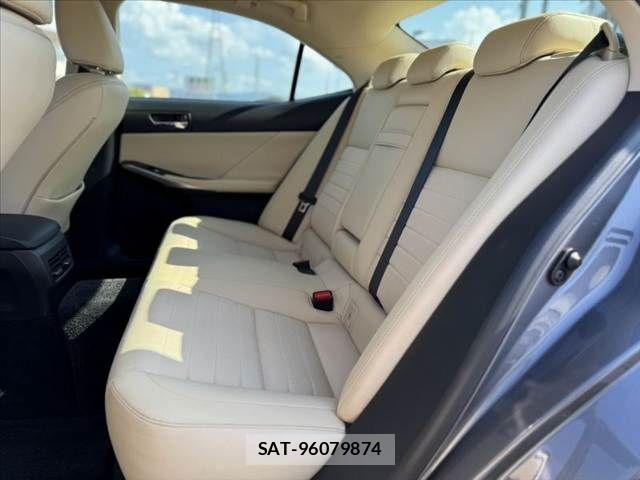 Lexus IS 2014-03 8562437-17
