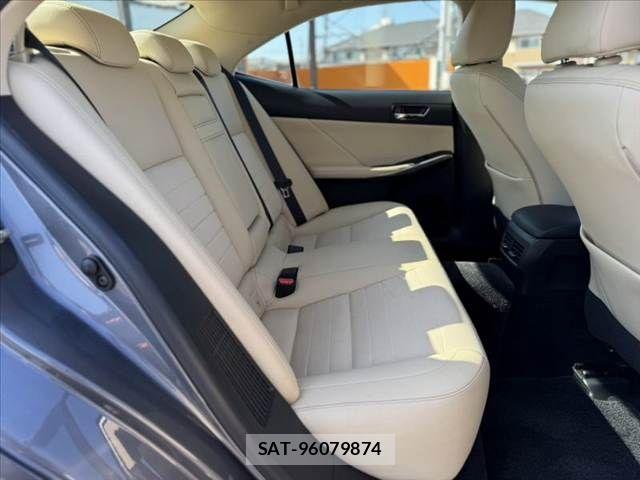 Lexus IS 2014-03 8562437-18