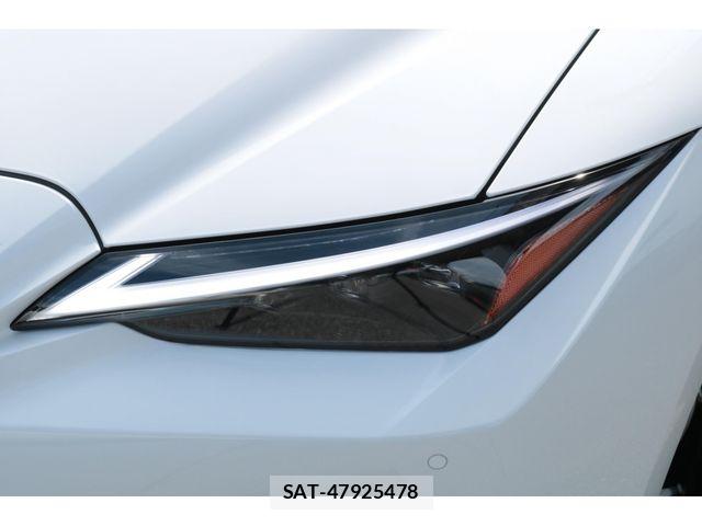 Lexus IS 2025-10 8562435-13