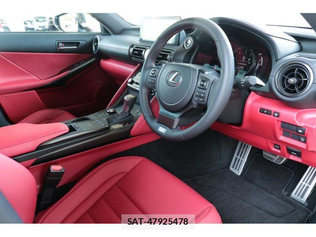 Lexus IS 2025-10 8562435-15