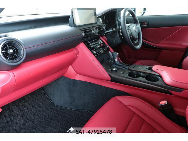 Lexus IS 2025-10 8562435-16
